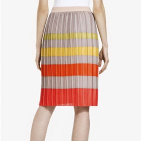 BCBG Maximazria Pleated Skirt - Picture 2 of 7